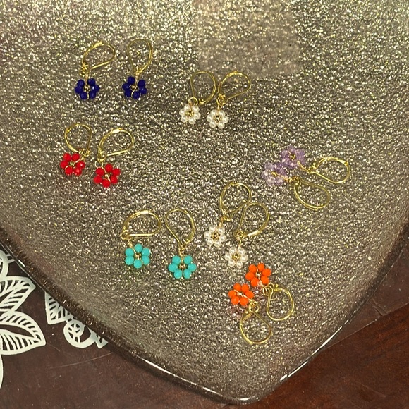 Yellow beads flower earrings - Picture 4 of 5